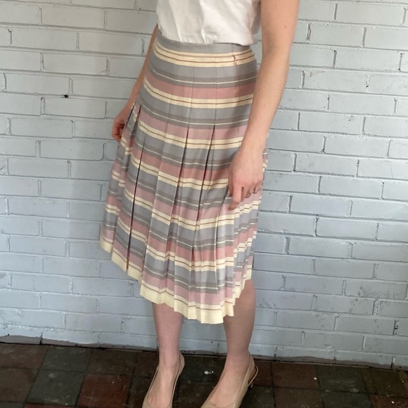 *SOLD* Vintage 1970’s Pastel Pleated Wool Skirt - Picture 2 of 6